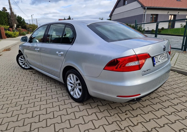 Skoda Superb cena 36900 przebieg: 270000, rok produkcji 2014 z Miłosław małe 154